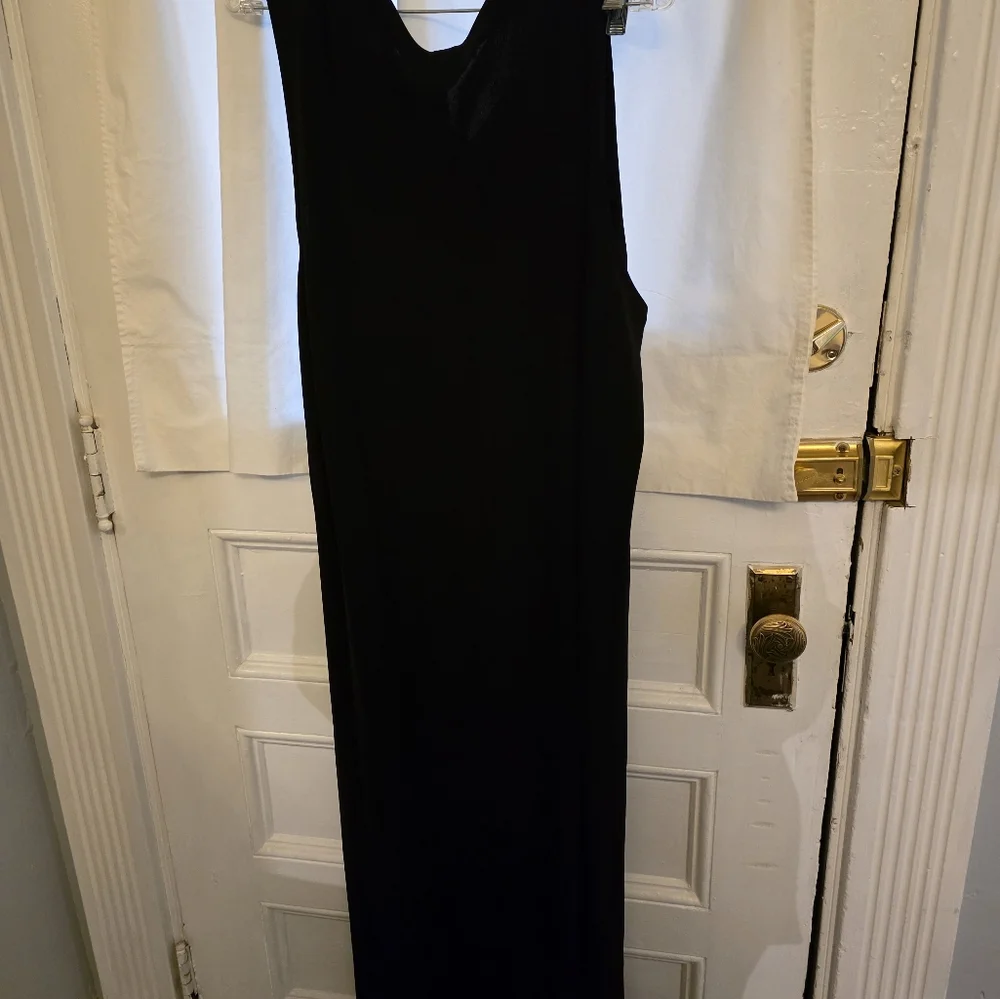 Elegant Black Long Tunic and Sleeveless Dress - Picture 3 of 9